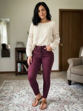 Hot Topic Denim High-Rise Button-Fly Women’s Jeans in Burgundy Size 9, Stretch.